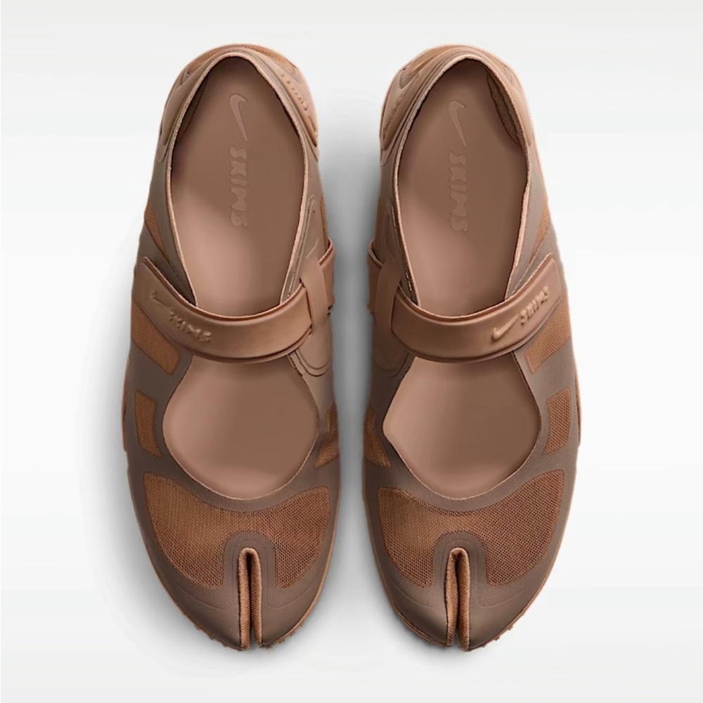 SKIMS Women's Brown Athletic Shoes